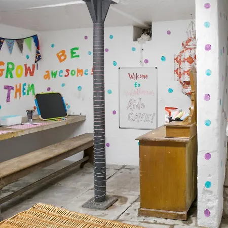 Micklethorn At Broughton Sanctuary 斯基普顿